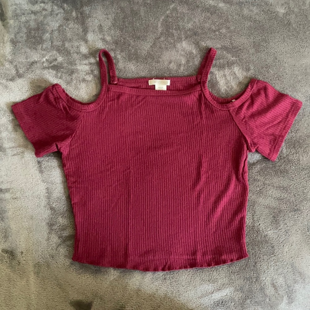 Maroon cold shoulder crop top